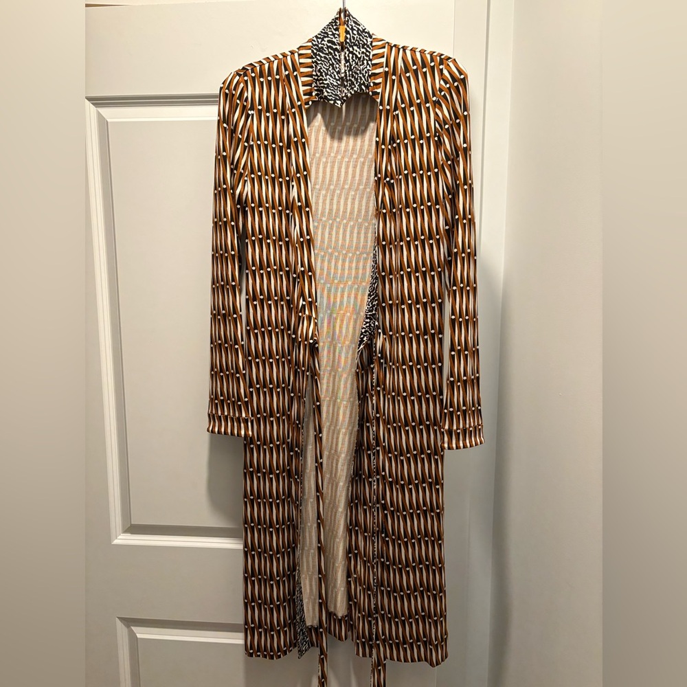 Diane Von Furstenberg Brown Midi Dress with Elegant Pattern